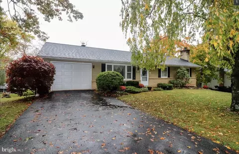 40 Pine Crest Dr, Denver, PA 17517