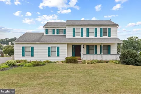 2147 Sheri Ln, Mount Joy, PA 17552
