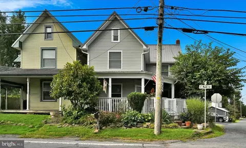 75 E Main St, Reinholds, PA 17569