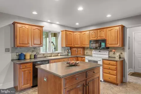 15 Old Post Ln, Lititz, PA 17543 photo 22