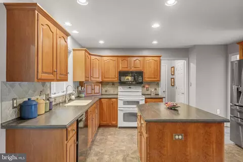 15 Old Post Ln, Lititz, PA 17543 photo 21