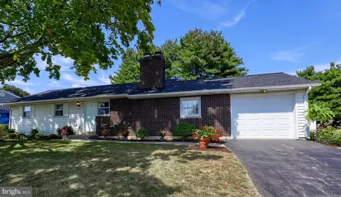 125 School Ln, Elizabethtown, PA 17022