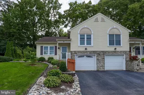 52 Farm Ln, Ephrata, PA 17522
