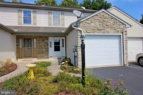 141 Moorland Ct, Lititz, PA 17543