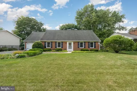 52 Holly Dr, Leola, PA 17540