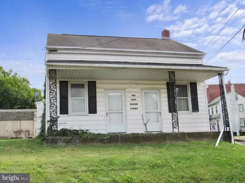 2 E Hoover St, Mountville, PA 17554