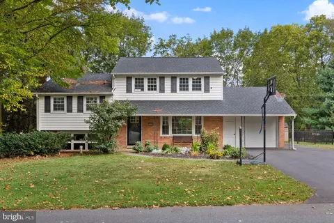 1826 Northbrook Dr, Lancaster, PA 17601