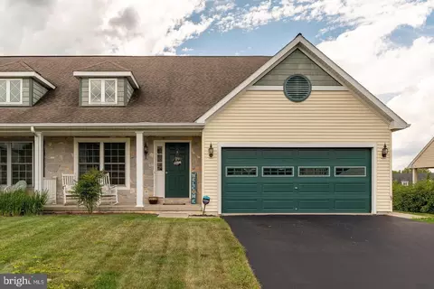 5123 Field View Dr, Mount Joy, PA 17552