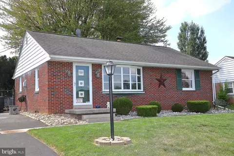 18 Highland Dr, Lancaster, PA 17602