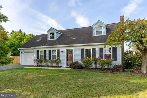 13 E Mohler Church Rd, Ephrata, PA 17522