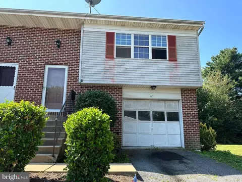 129 Pickwick Pl, Millersville, PA 17551