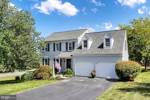 21 Round House Dr, Lititz, PA 17543