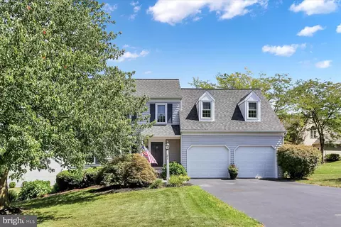 21 Round House Dr, Lititz, PA 17543 photo 2
