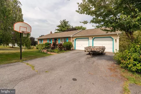 363 N Colebrook Rd, Manheim, PA 17545