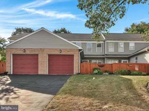 130 Pinnacle Point Dr, Lancaster, PA 17601