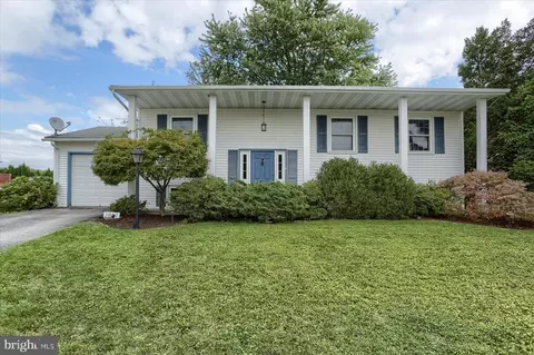 2861 Southwick Dr, Lancaster, PA 17601