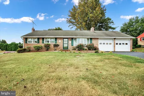 900 Snyder Hill Rd, Lititz, PA 17543