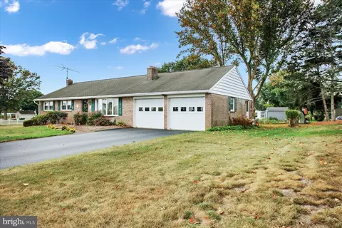 900 Snyder Hill Rd, Lititz, PA 17543 photo 3