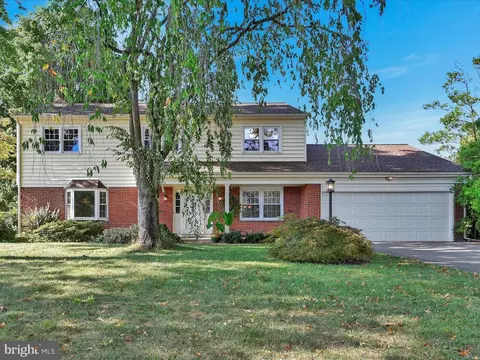 355 Richland Dr, Lancaster, PA 17601