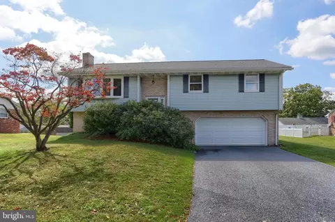 41 Hillcrest Dr, Manheim, PA 17545