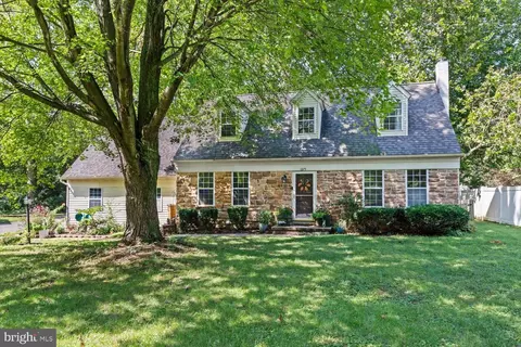 1275 Hunter Dr, Lancaster, PA 17601