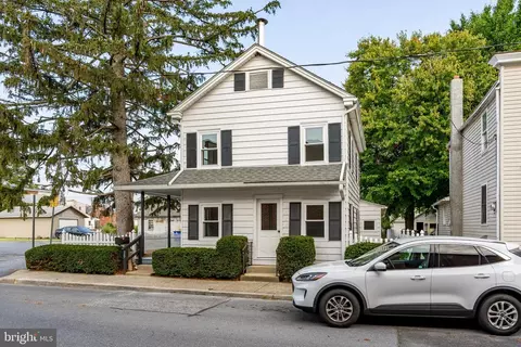 30 N 2nd St, Denver, PA 17517