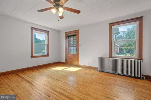 24 E Market St, Lititz, PA 17543 photo 5