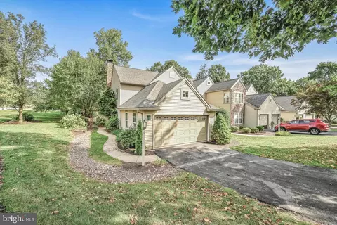 104 Hawk Valley Ln, Denver, PA 17517