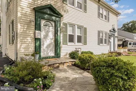 129 E Market St, Lititz, PA 17543 photo 4