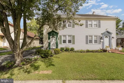 129 E Market St, Lititz, PA 17543 photo 2