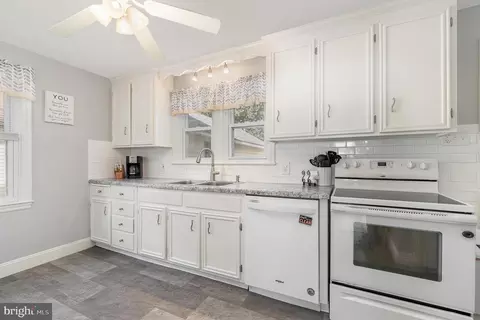 129 E Market St, Lititz, PA 17543 photo 11