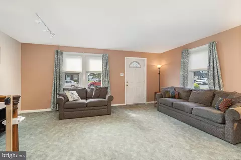 129 E Market St, Lititz, PA 17543 photo 5