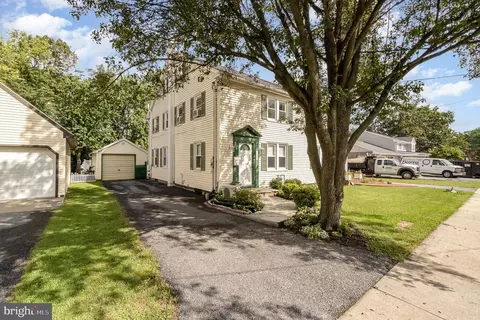 129 E Market St, Lititz, PA 17543 photo 3