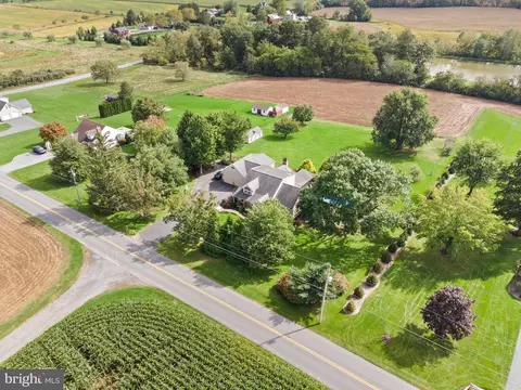 230 S Windy Mansion Rd, Denver, PA 17517