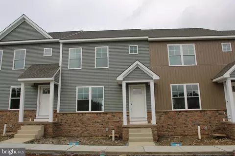 47 Coastal Ave #24, Ephrata, PA 17522