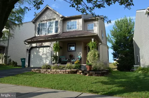 304 Cambridge Ln, Lititz, PA 17543 photo 2