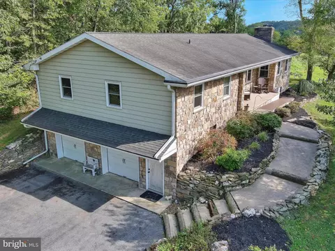 205 Herrville Rd, Willow Street, PA 17584