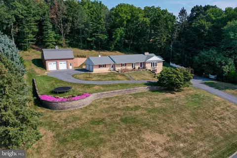 175 Durlach Hill Rd, Stevens, PA 17578