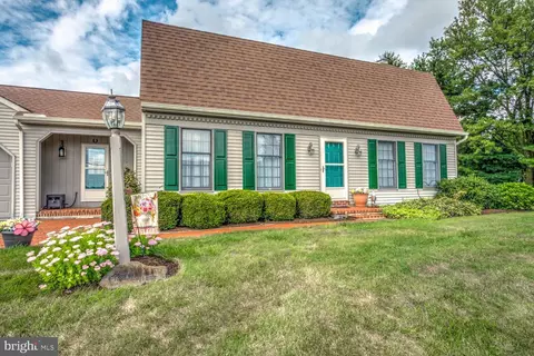 534 Oak Ln, Lititz, PA 17543 photo 2