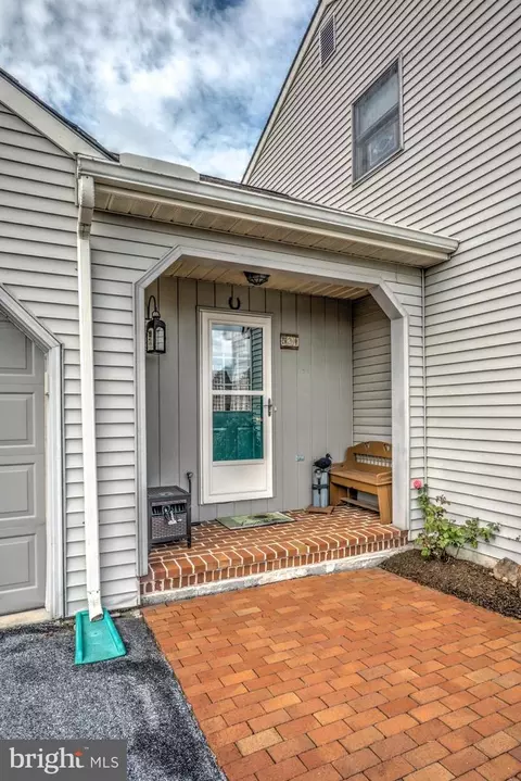 534 Oak Ln, Lititz, PA 17543 photo 3