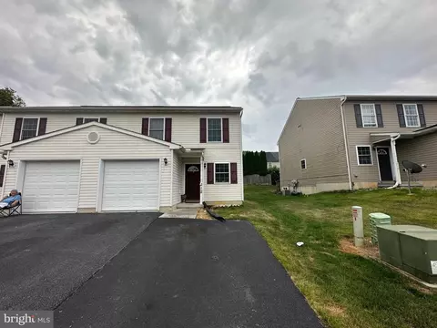 212 Red Cedar Ln, Marietta, PA 17547