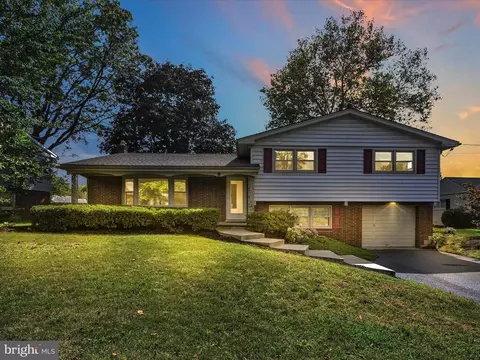 8 Landis Valley Rd, Lititz, PA 17543 photo 2