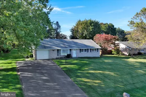 26 Snyder Hill Rd, Lititz, PA 17543