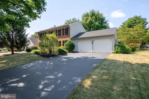 547 Wheatfield Dr, Lititz, PA 17543 photo 2