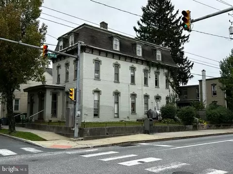 2 W Stiegel St, Manheim, PA 17545