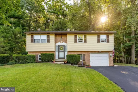 13 Pine Ln, Willow Street, PA 17584