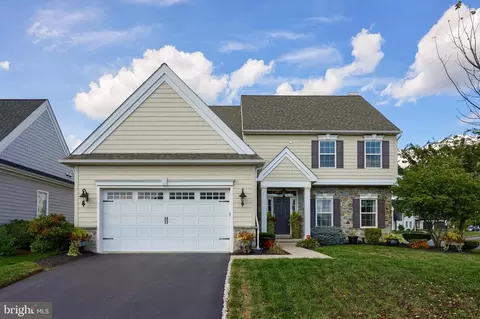 674 Warminster Ln, Lancaster, PA 17601