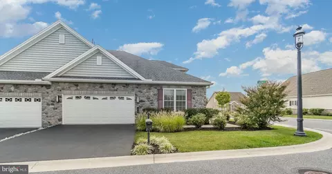 437 Settlers Dr, Lititz, PA 17543