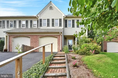 3223 Pinewyn Cir, Lancaster, PA 17601