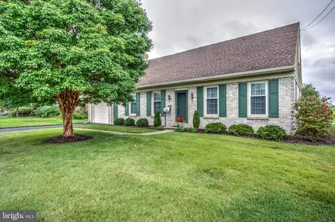 543 W Conestoga St, New Holland, PA 17557